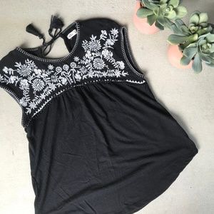 Hollister Embroidered Blouse XS